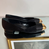 Sapato Hermès Preto com detalhe dourado