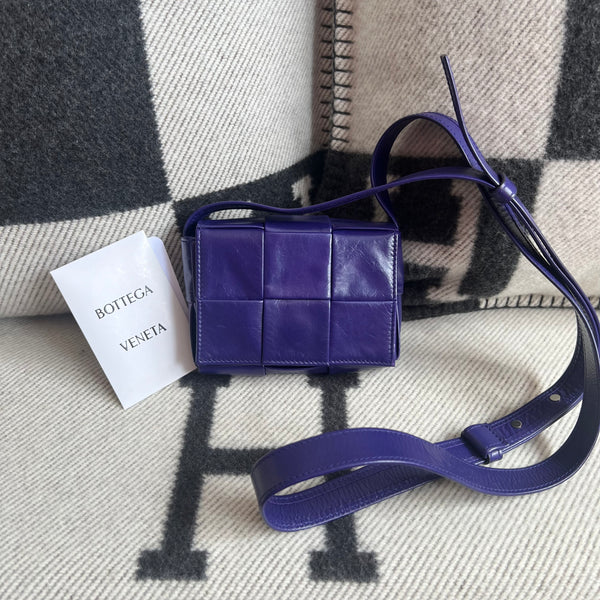 Bolsa Bottega Veneta Cassete Mini Roxa