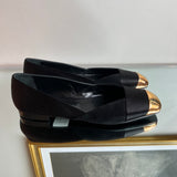 Sapato Hermès Preto com detalhe dourado