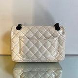 Bolsa Chanel Aged Calfskin Quilted com Ferragem Black