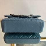 Bolsa Chanel Maxi Couro Lambskin Azul Ferragem Prata