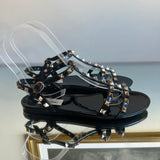 Sandália Valentino Garavani Rockstud PVC Preto Ferragem Dourada