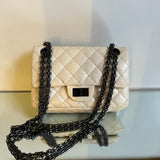 Bolsa Chanel Aged Calfskin Quilted com Ferragem Black