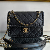 Bolsa Chanel em Couro Lambskin Preta com Ferragem Dourada