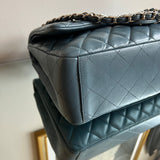 Bolsa Chanel Maxi Couro Lambskin Azul Ferragem Prata