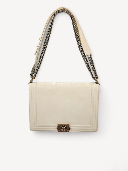 Bolsa Chanel Boy Reverso Medium Couro Off White