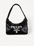 Bolsa Prada Re-Edition Em Paetê Preto e Logo Branco