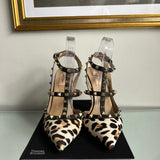 Scarpin Valentino Rockstud Animal Print