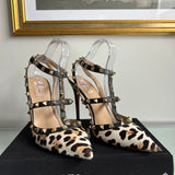 Scarpin Valentino Rockstud Animal Print